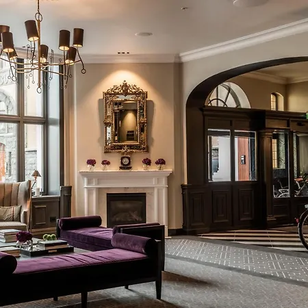 Victoria Hotel 4*