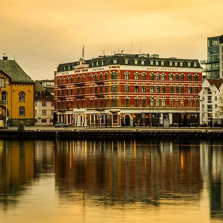 Victoria Hotel 4*