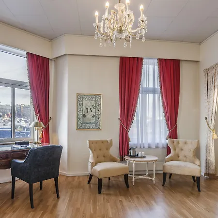 Victoria Hotel 4*