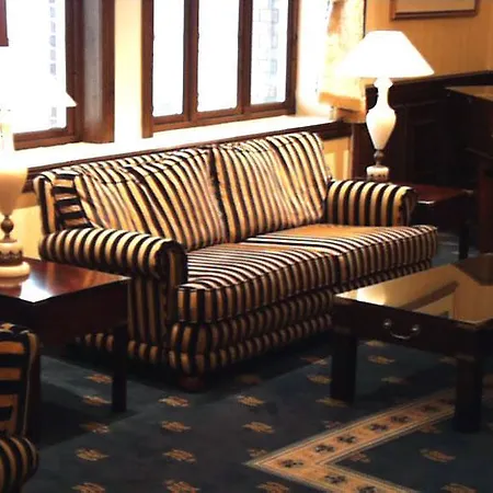 Victoria Hotel 4*