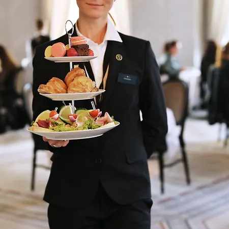 Victoria Hotel 4*